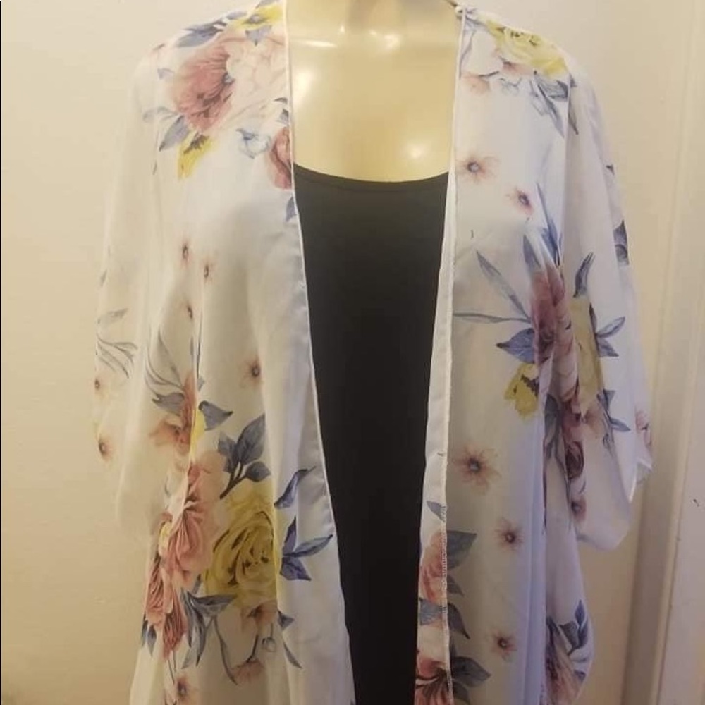 New Junior's Boutique Cute White floral Kimono